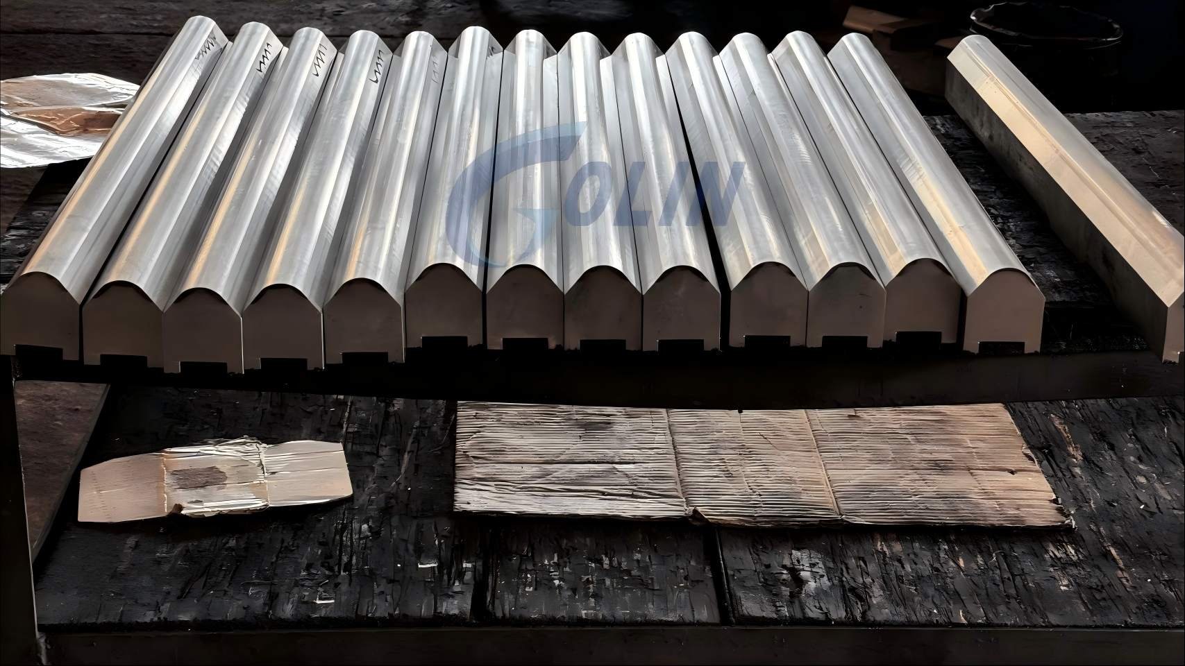 Jaki jest najlepszy materiał na narzędzia do pras krawędziowych?